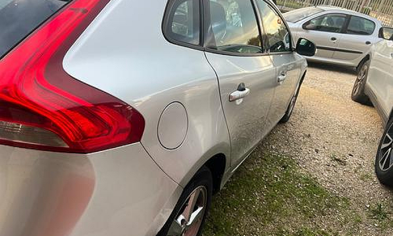 Volvo V40 D2 Momentu...