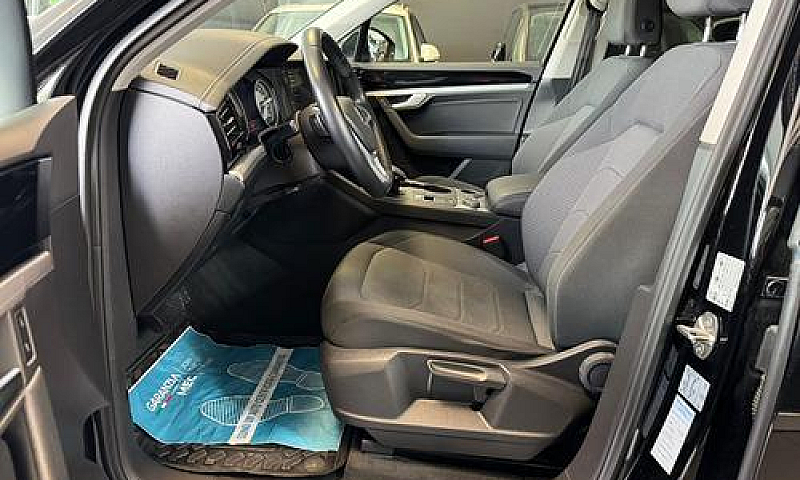 Volkswagen Touareg A...
