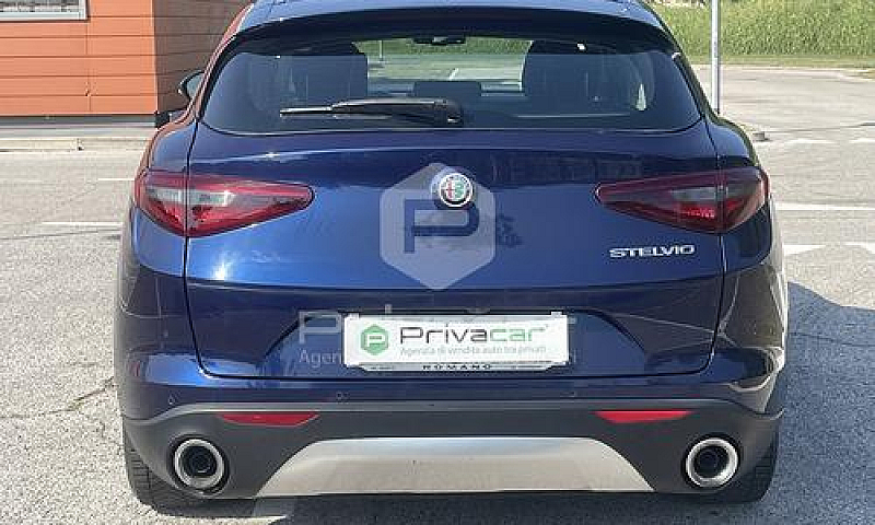 Alfa Romeo Stelvio 2...