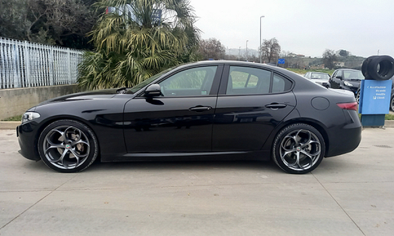 Alfa Romeo Giulia At...