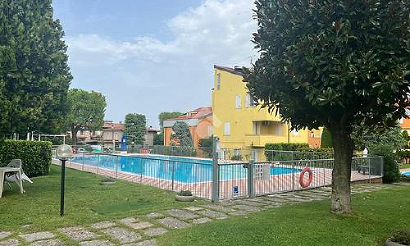 Monolocale A Sirmion...