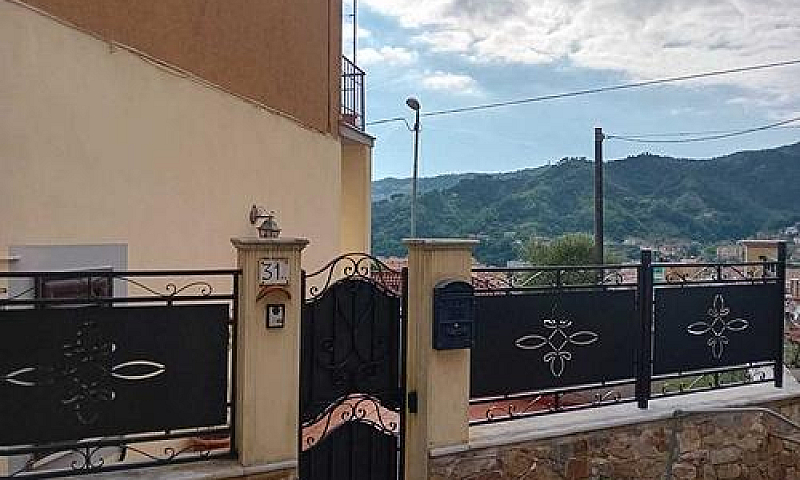 Porzione Di Casa A C...