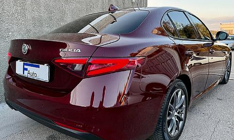 Alfa Romeo Giulia 2....