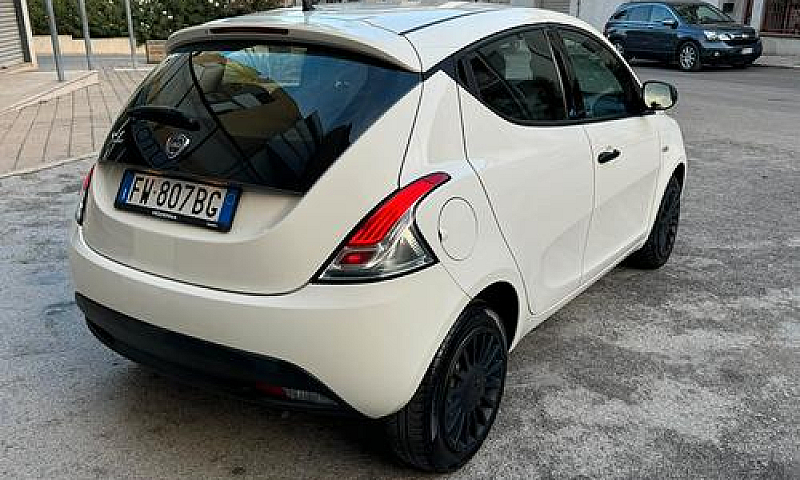 Lancia Ypsilon 1.2 B...