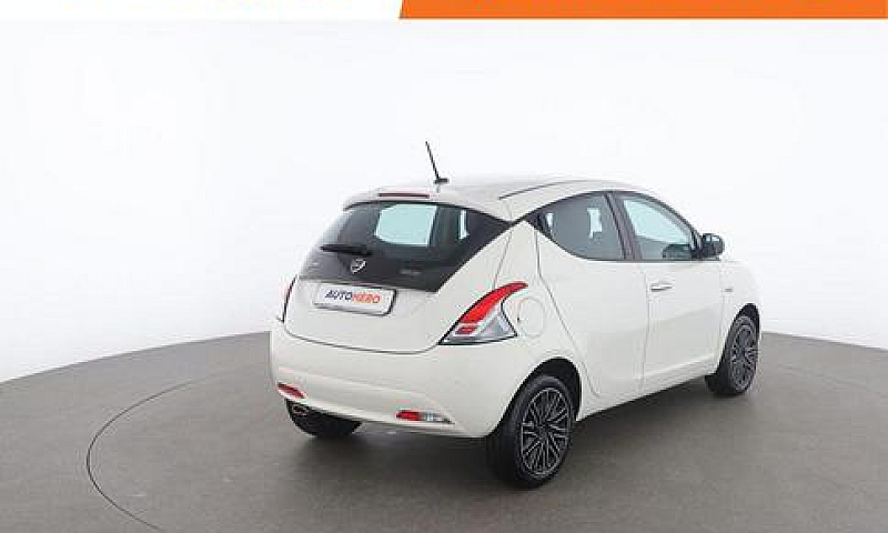 Lancia Ypsilon 1.2 6...