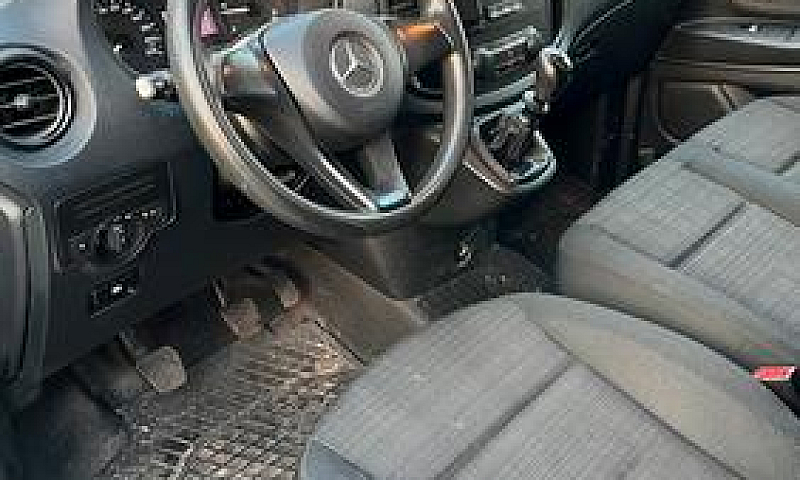 Mercedes Vito...