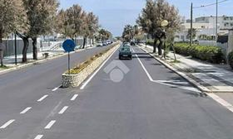 2 Locali A Barletta...