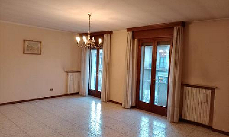 Ampio Appartamento...
