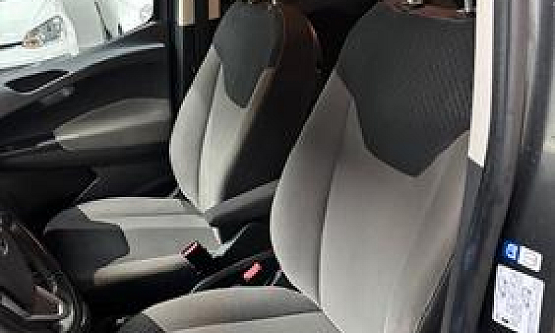 Ford Tourneo Courier...