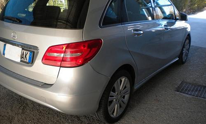 Mercedes-Benz B 180 ...