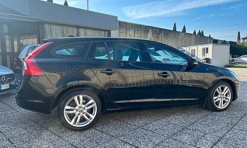 Volvo V60 Drive...