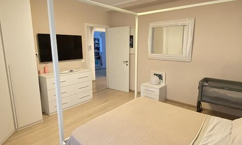 Porzione Di Casa A C...