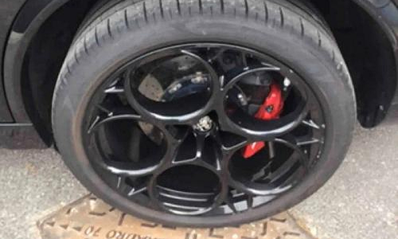 Alfa Romeo Stelvio 2...