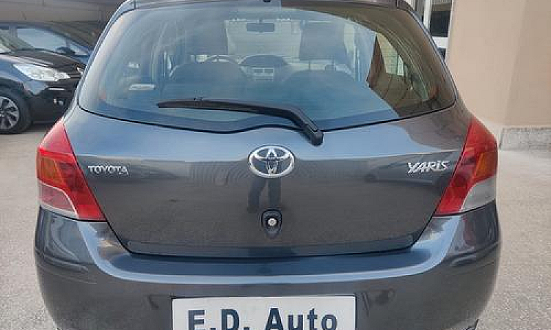 Toyota Yaris 1.0 5 P...