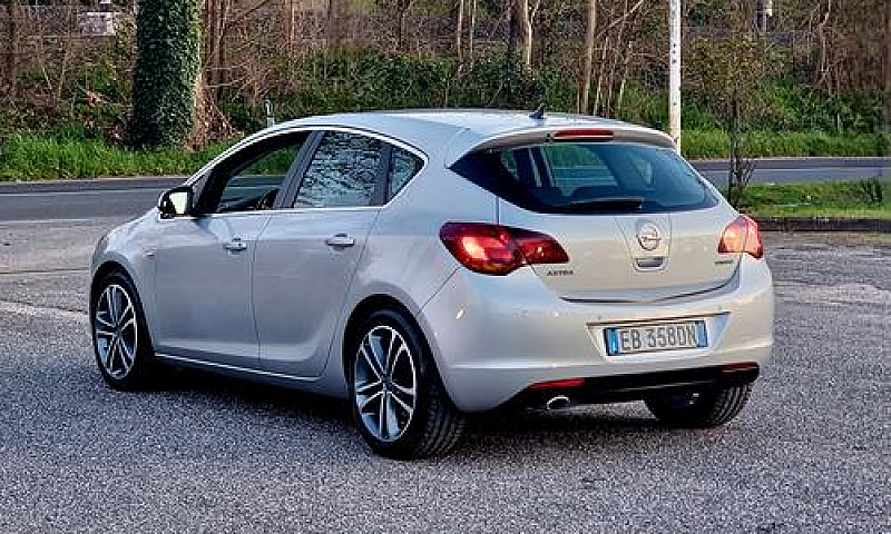 Opel Astra 1.6 Turbo...