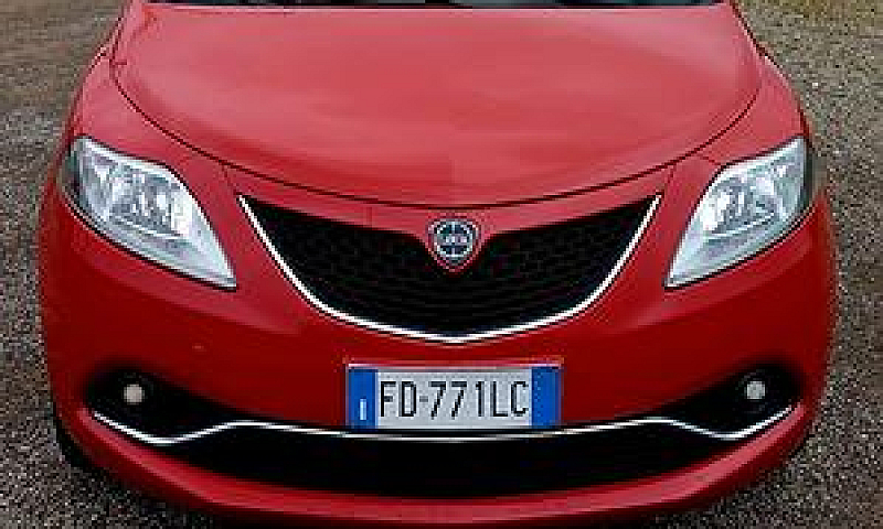 Lancia Ypsilon 1.2 6...