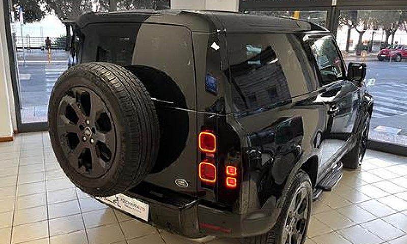Land Rover Defender ...