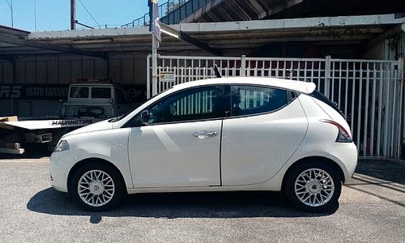 Lancia Ypsilon 0.9 T...