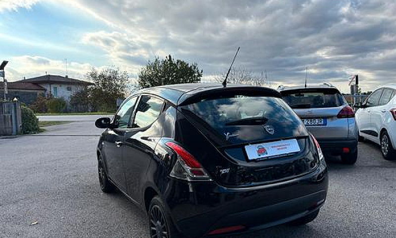 Lancia Ypsilon 1.2 G...