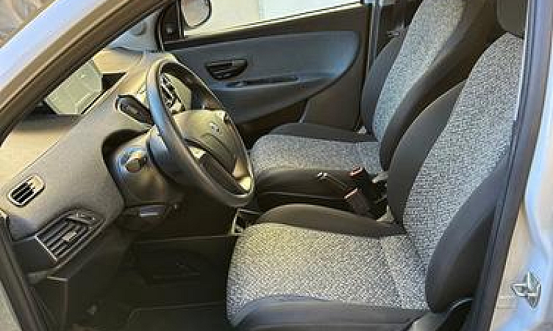 Lancia Ypsilon 1.0 7...
