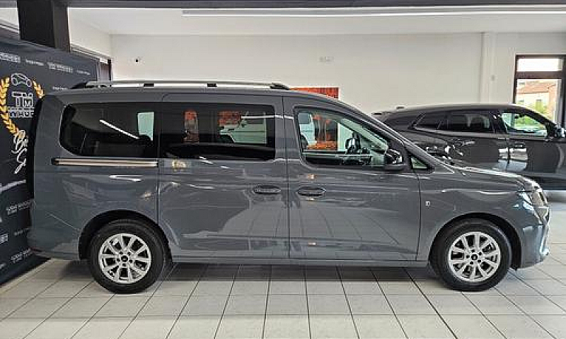 Ford Grand Tourneo C...
