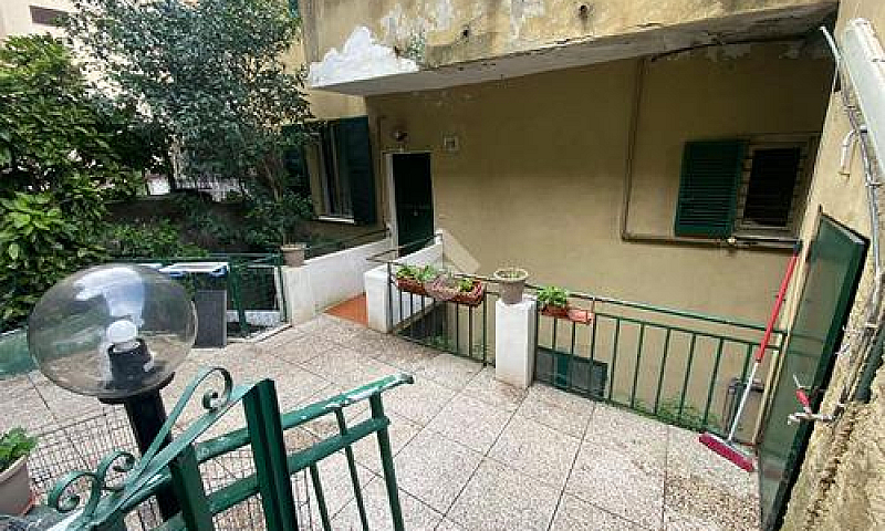 4 Locali A Genova...