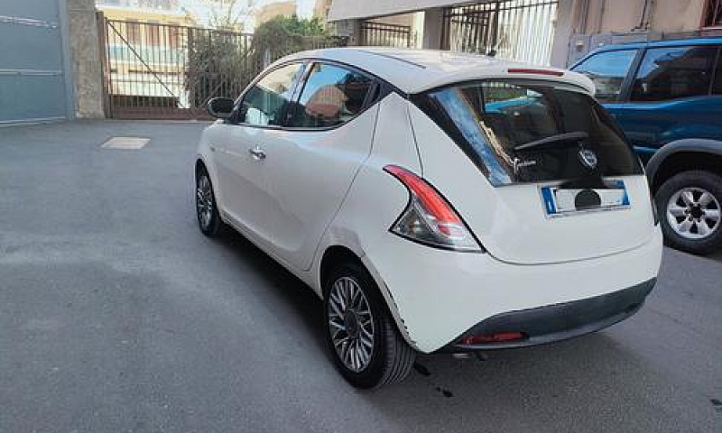 Lancia Ypsilon 1.2 B...