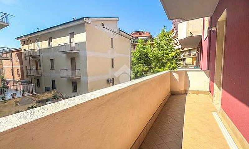 3 Locali A Chieti...