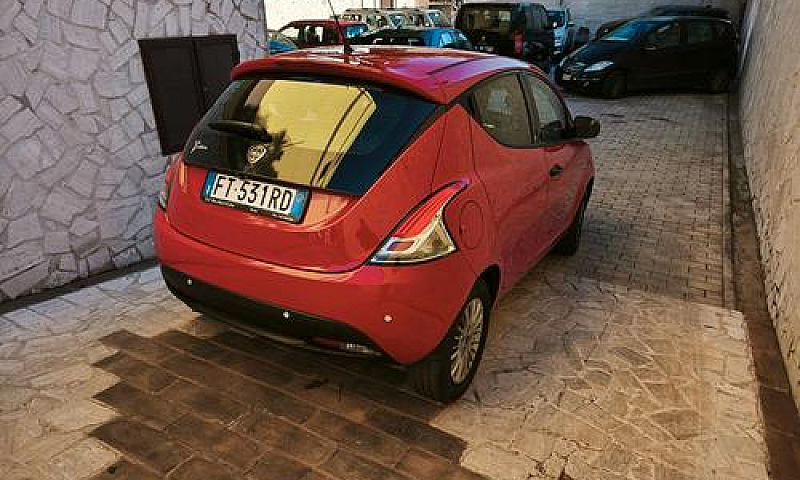 Lancia Ypsilon 1.2 6...