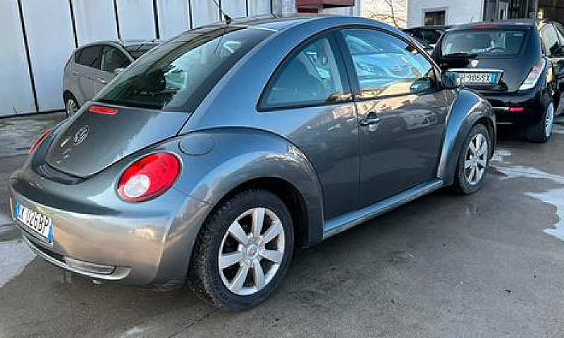 Volkswagen New Beetl...