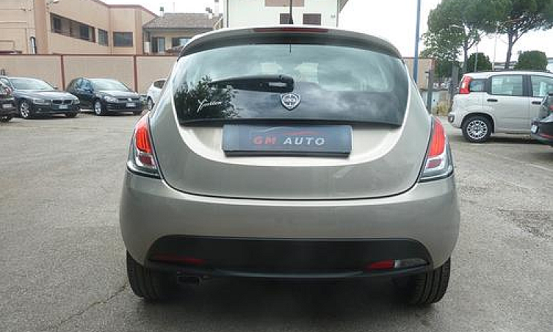 Lancia Ypsilon 1.2 6...