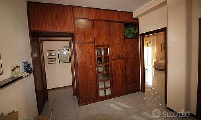 Ampio Appartamento 5...