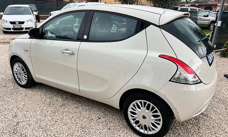 Lancia Ypsilon 1.2 6...