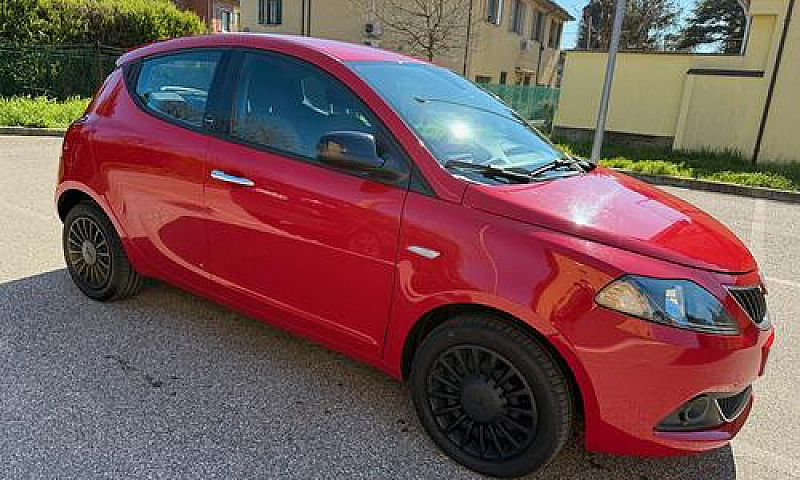 Lancia Ypsilon 1.0 H...
