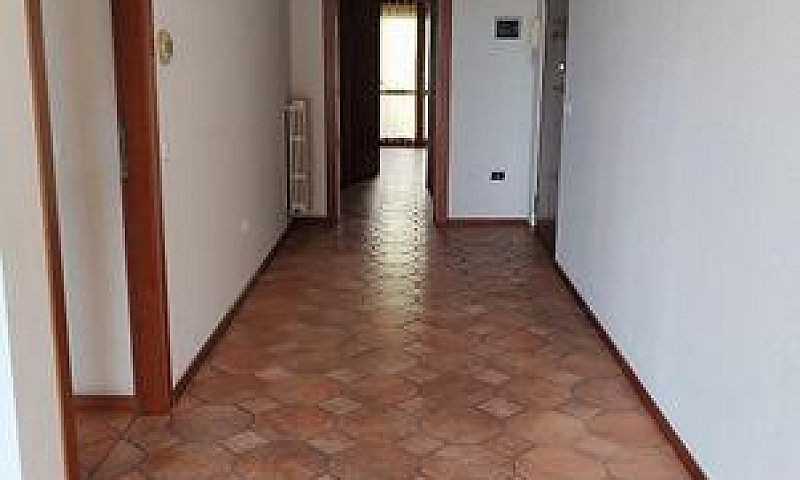 140 Mq Viale Marconi...
