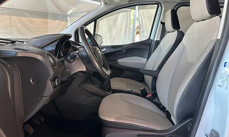 Ford Tourneo Courier...
