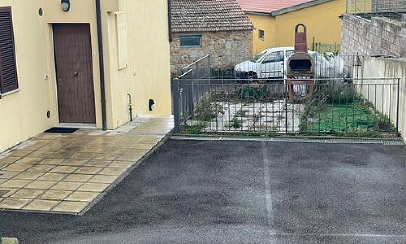 Trilocale Con Giardi...
