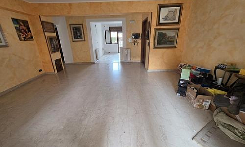 Ampio Appartamento C...
