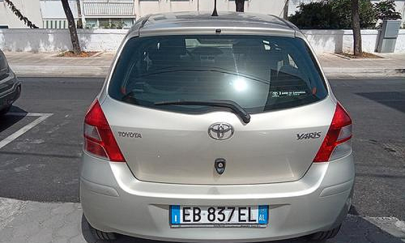 Toyota Yaris 1.0 5 P...