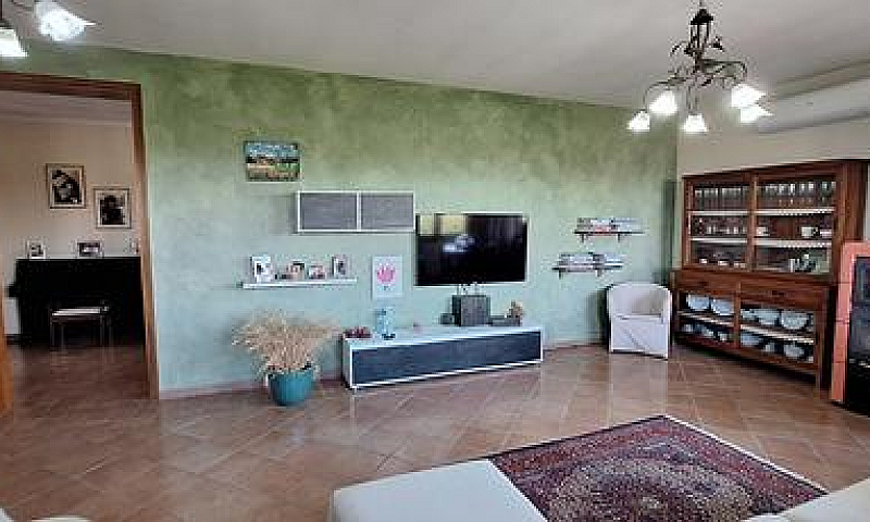 Villa A Castelnuovo ...