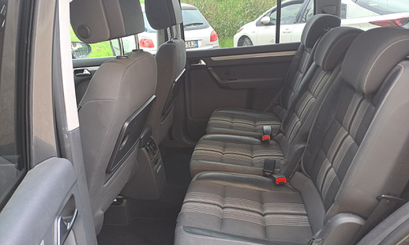 Volkswagen Touran...