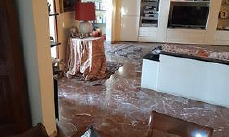 Appartamento A Genov...