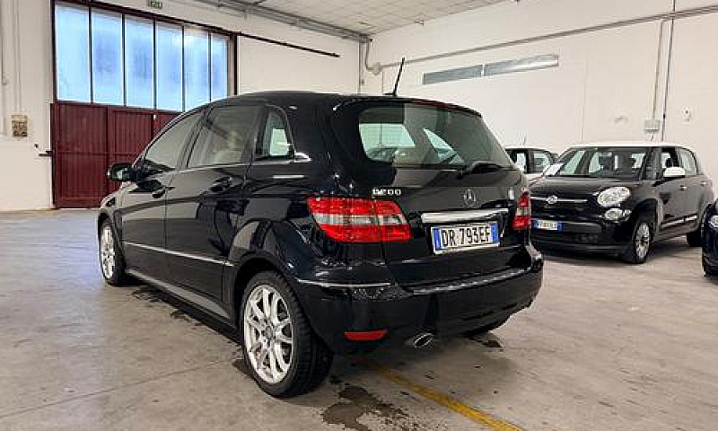 Mercedes-Benz B 200 ...