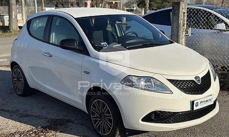 Lancia Ypsilon 1.2 6...