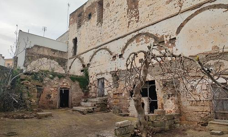Casale Con Giardino...
