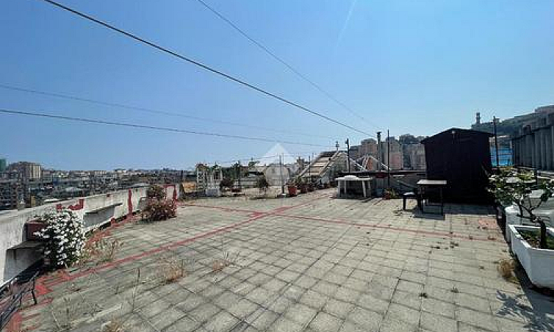 4 Locali A Genova...