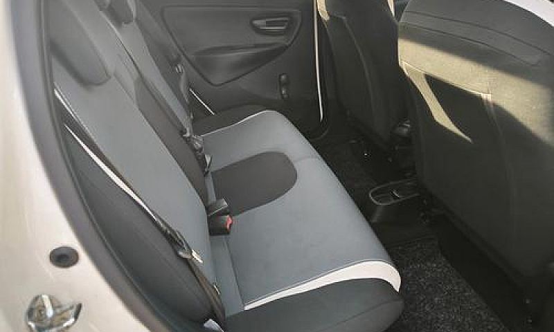 Lancia Ypsilon 1.2 6...