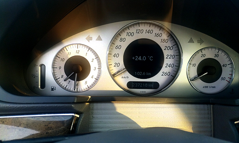 Mercedes Benz E-Clas...