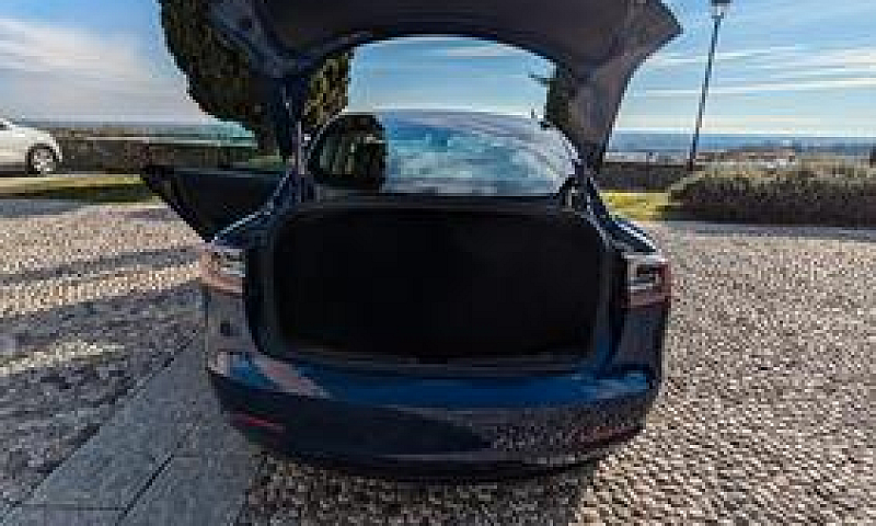 Tesla Model 3 - 2019...