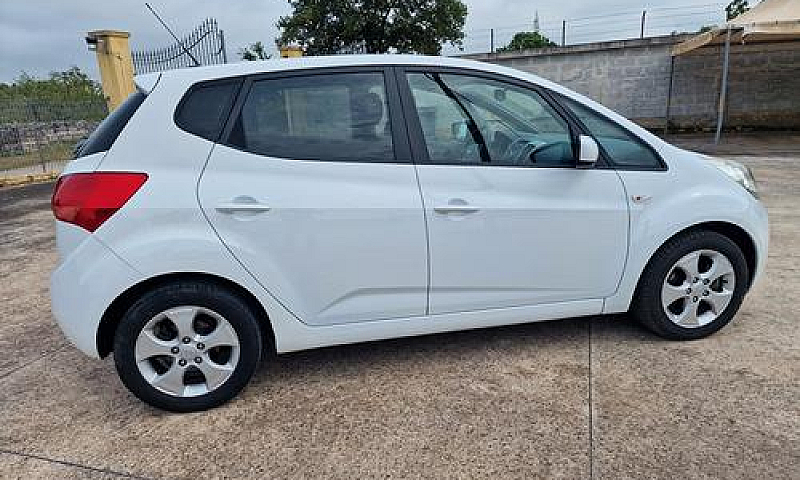Kia Venga 1.4 Crdi 9...